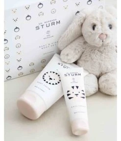 DR. BARBARA STURM Baby & Kids Body Set Baby-Set -Pflegeprodukte Angebote dr barbara sturm baby and kids body set baby set 1 stk 4260521262004 detail