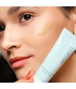 ArtDéco ARTDECO Moisturizing Skin Tint Flüssige Foundation -Pflegeprodukte Angebote artdeco moisturizing skin tint fluessige foundation 25 ml light 4052136221800 visual2