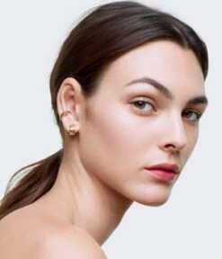 CHANEL N°1 De CHANEL REVITALISIERENDE FOUNDATION VERLEIHT LEUCHTKRAFT - SPENDET FEUCHTIGKEIT -Pflegeprodukte Angebote chanel n 1 de chanel creme foundation 30 ml br42 3145891457728 visual2