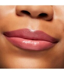 MAC Bubbles And Bows Holiday Colour Lustreglass Lippenstift -Pflegeprodukte Angebote mac bubbles and bows holiday colour lustreglass lippenstift 3 g no wine ing 0773602661107 visual3